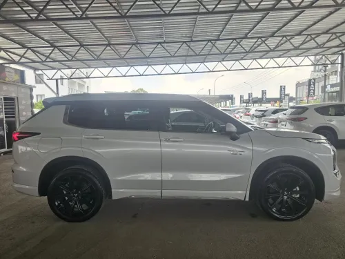 2023 Model Otomatik Mitsubishi Outlander