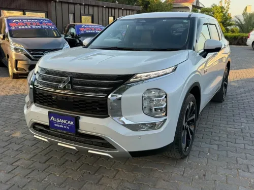 2022 Model Otomatik Mitsubishi Outlander